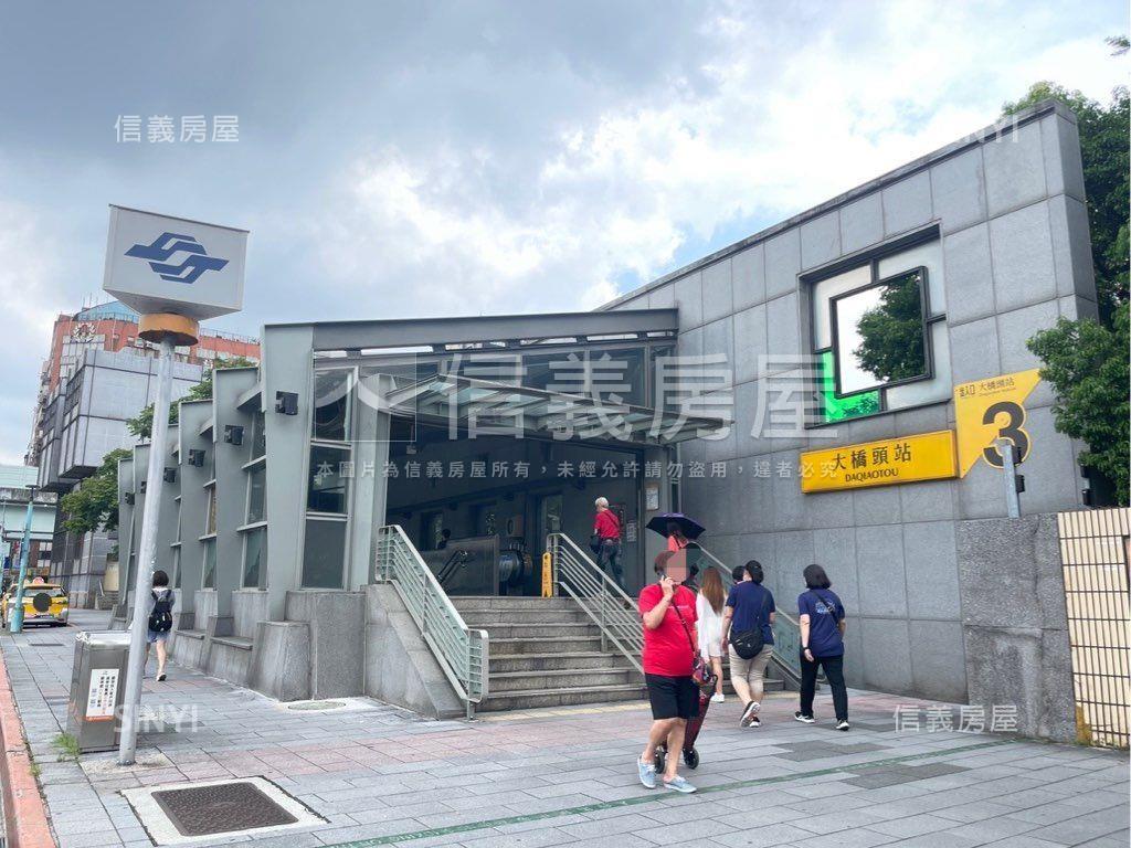 專任民族西路邊間方正華廈房屋室內格局與周邊環境