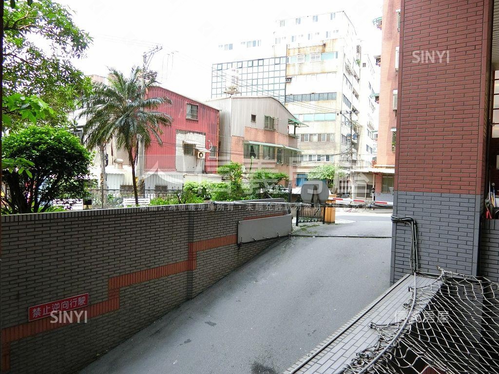 世電獨立產權車位房屋室內格局與周邊環境