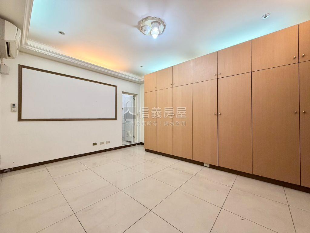 板橋特區一樓店辦房屋室內格局與周邊環境