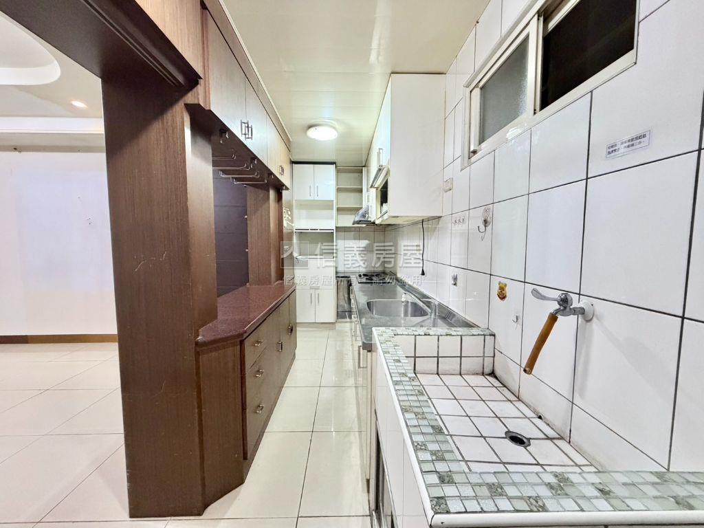 板橋特區一樓店辦房屋室內格局與周邊環境