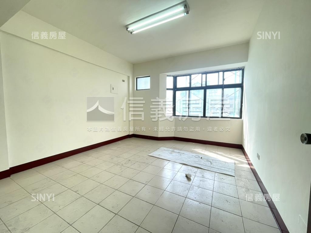 五甲二路熱鬧精美透店房屋室內格局與周邊環境