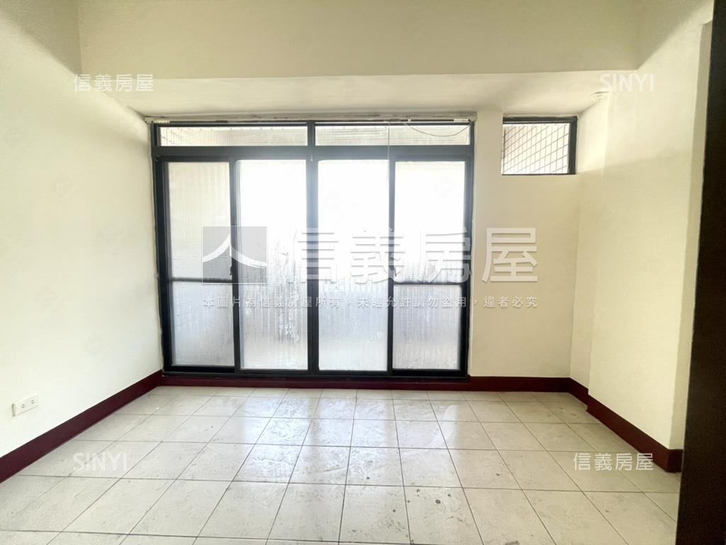 五甲二路熱鬧精美透店房屋室內格局與周邊環境