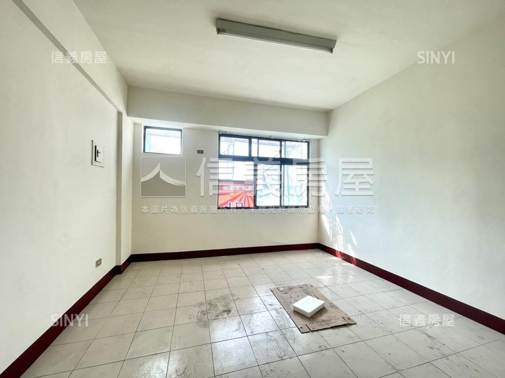 五甲二路熱鬧精美透店房屋室內格局與周邊環境