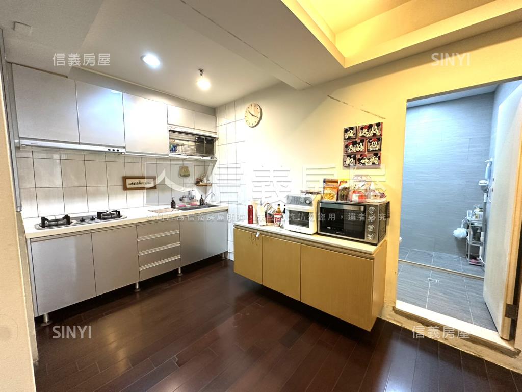 長隄邊間高樓電梯兩房房屋室內格局與周邊環境