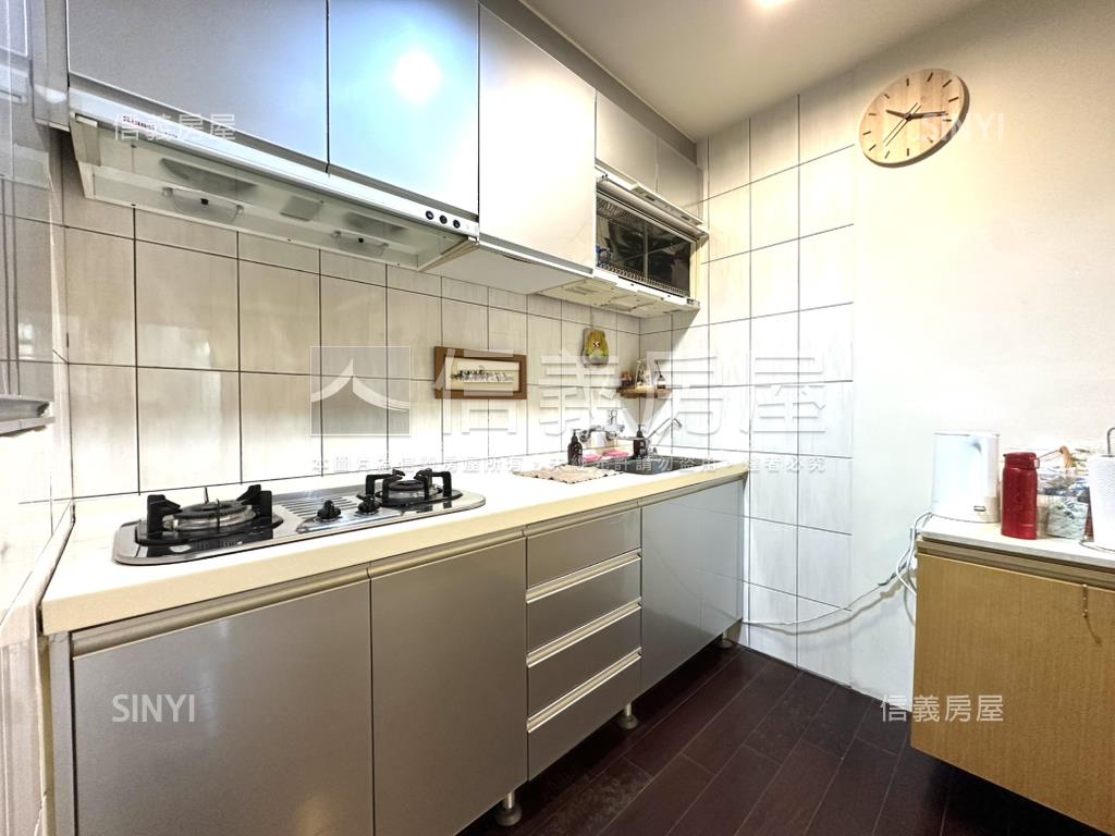 長隄邊間高樓電梯兩房房屋室內格局與周邊環境