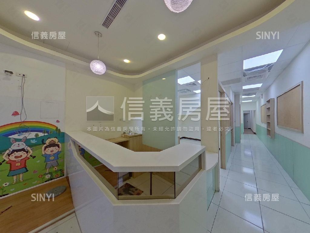 鳳山光復正路稀有金透店房屋室內格局與周邊環境