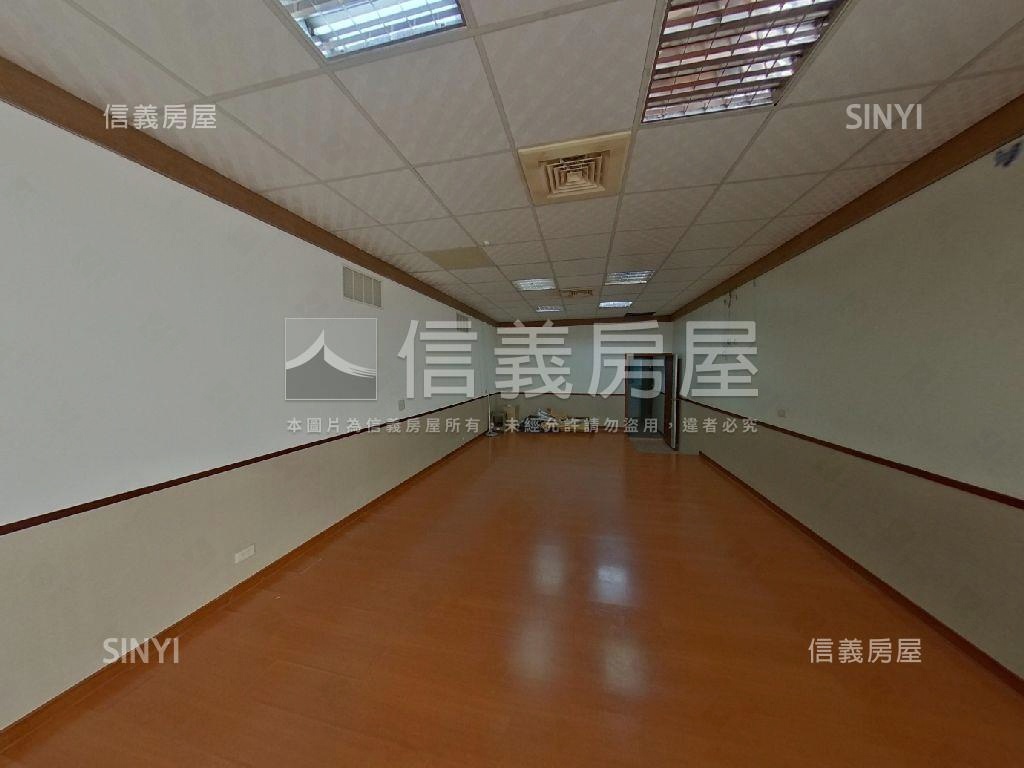 鳳山光復正路稀有金透店房屋室內格局與周邊環境
