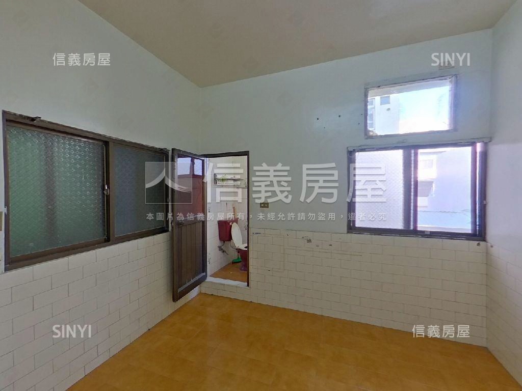 鳳山光復正路稀有金透店房屋室內格局與周邊環境