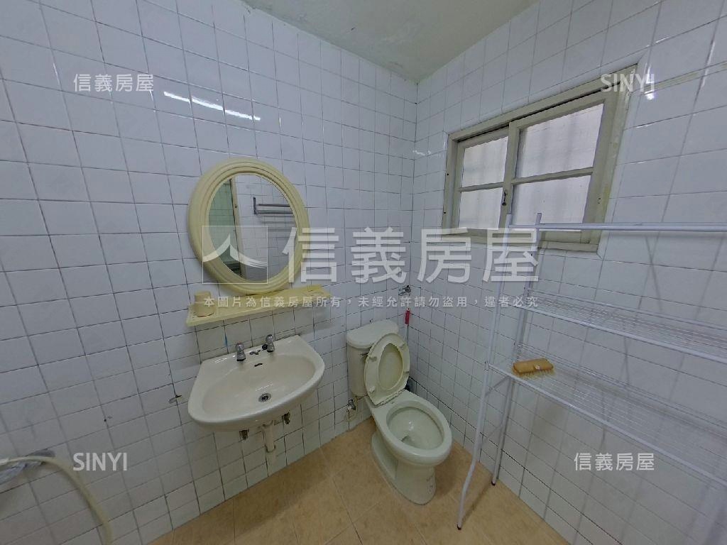 鳳山光復正路稀有金透店房屋室內格局與周邊環境