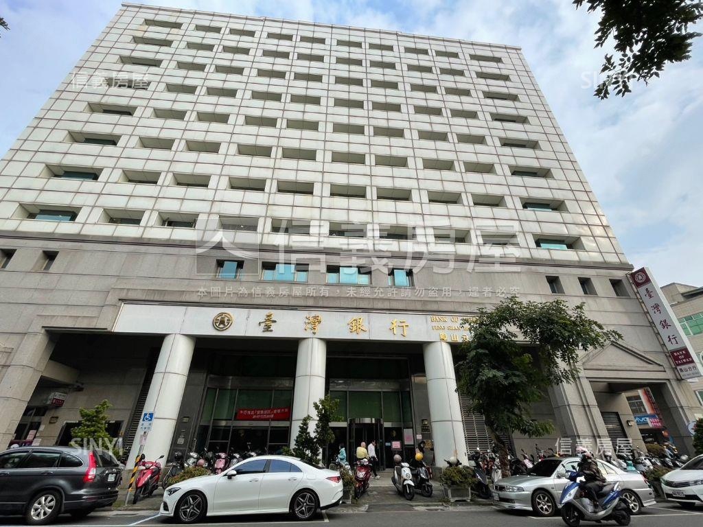鳳山光復正路稀有金透店房屋室內格局與周邊環境