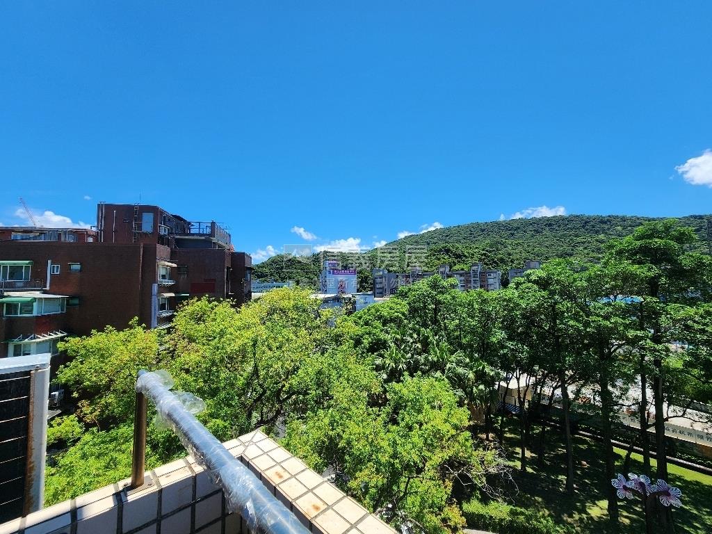 ┐逸園┌山景明亮樓中樓房屋室內格局與周邊環境