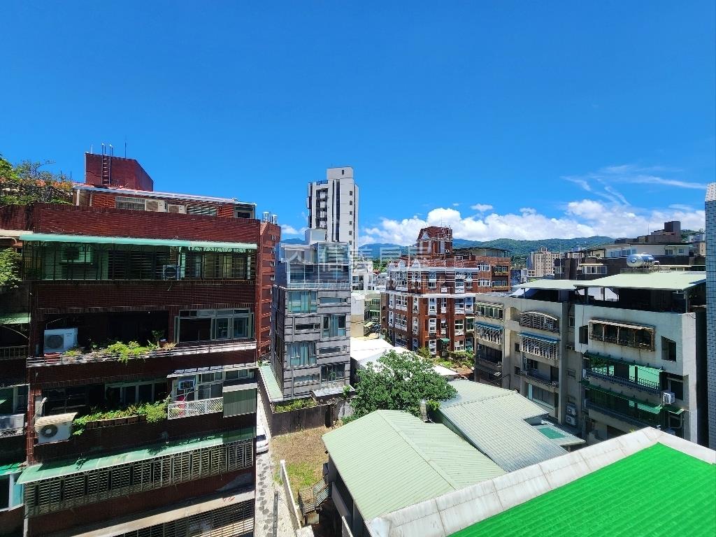 ┐逸園┌山景明亮樓中樓房屋室內格局與周邊環境