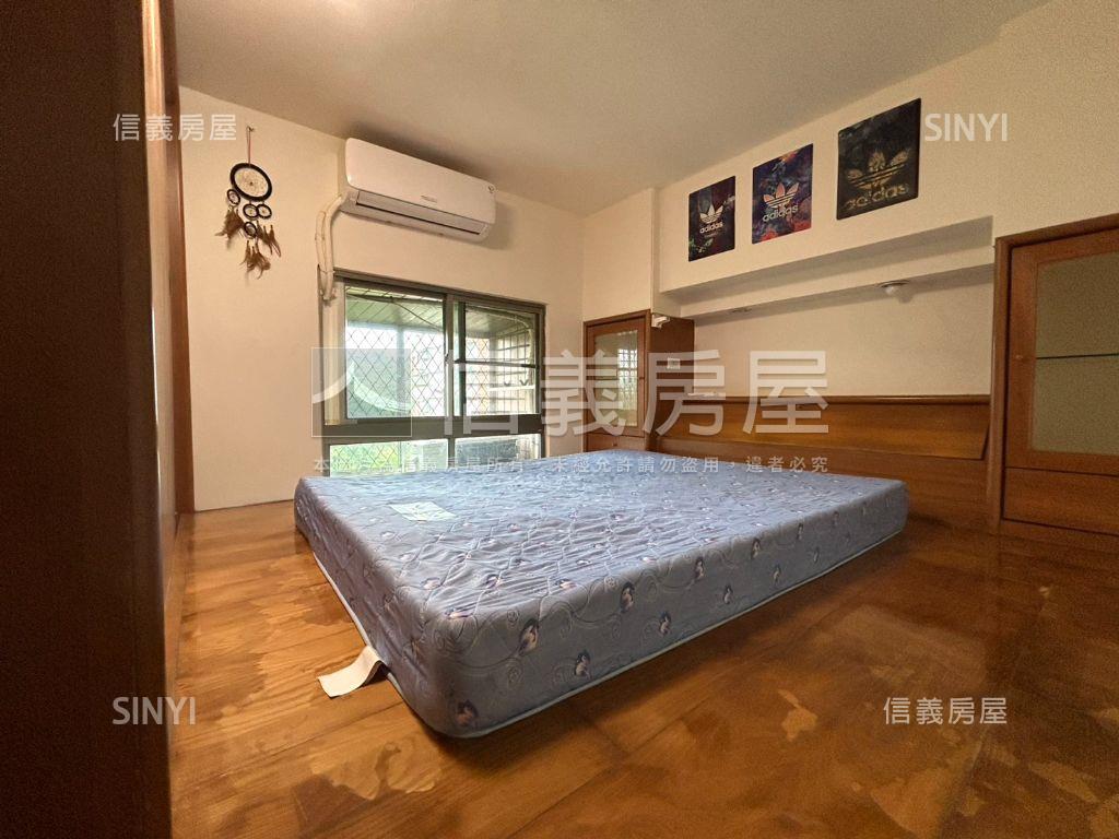紅對綠挑高美屋有平面車房屋室內格局與周邊環境