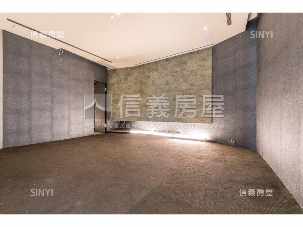 ✿萬隆挑高四米二金店面✿房屋室內格局與周邊環境