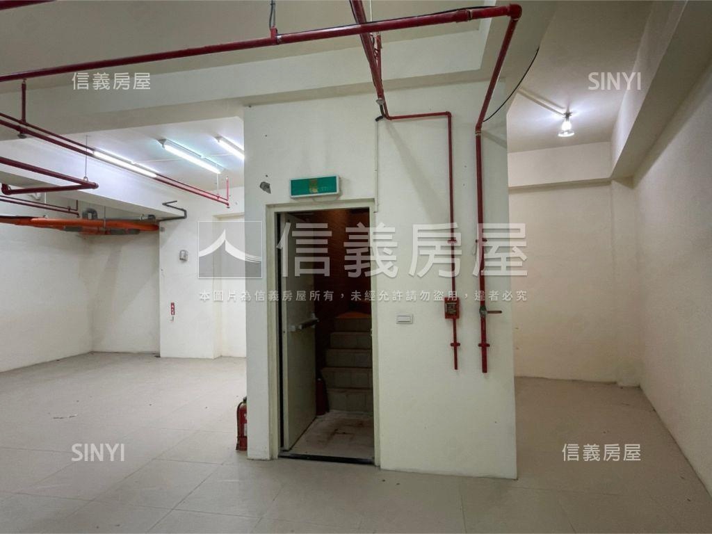 ✿萬隆挑高四米二金店面✿房屋室內格局與周邊環境