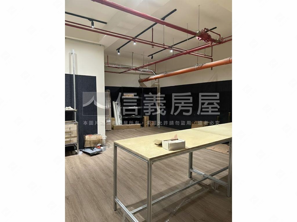 ✿萬隆挑高四米二金店面✿房屋室內格局與周邊環境