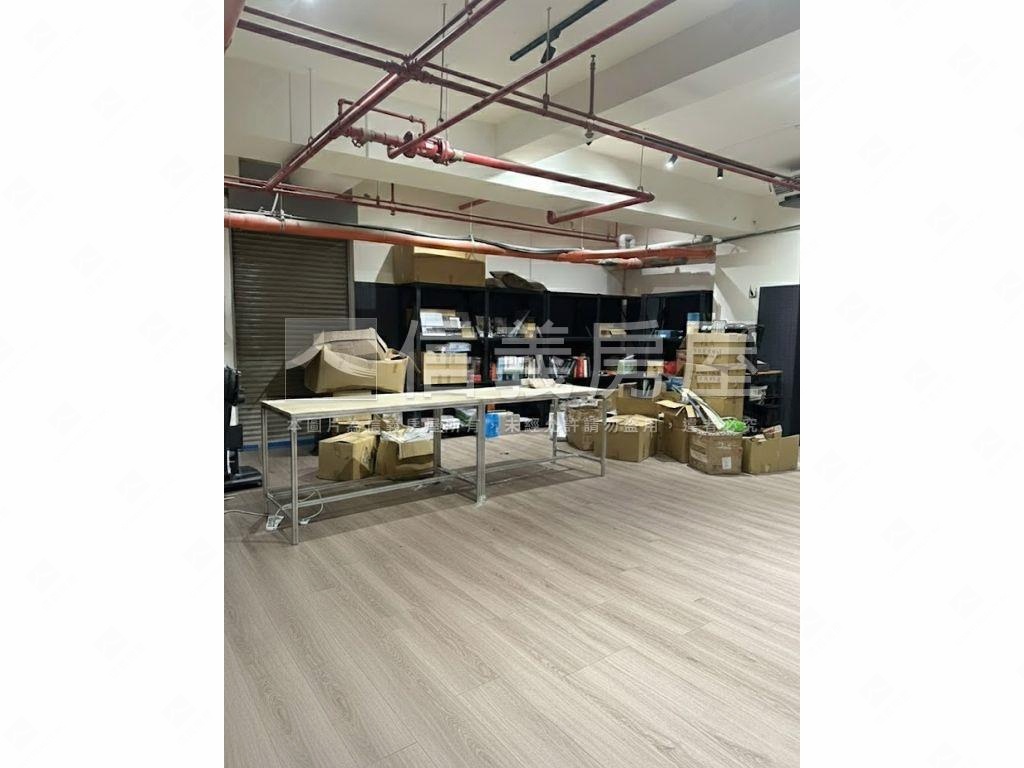 ✿萬隆挑高四米二金店面✿房屋室內格局與周邊環境