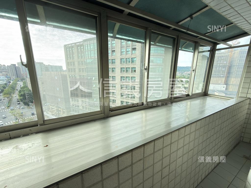 捷運麗景大戶附車位房屋室內格局與周邊環境