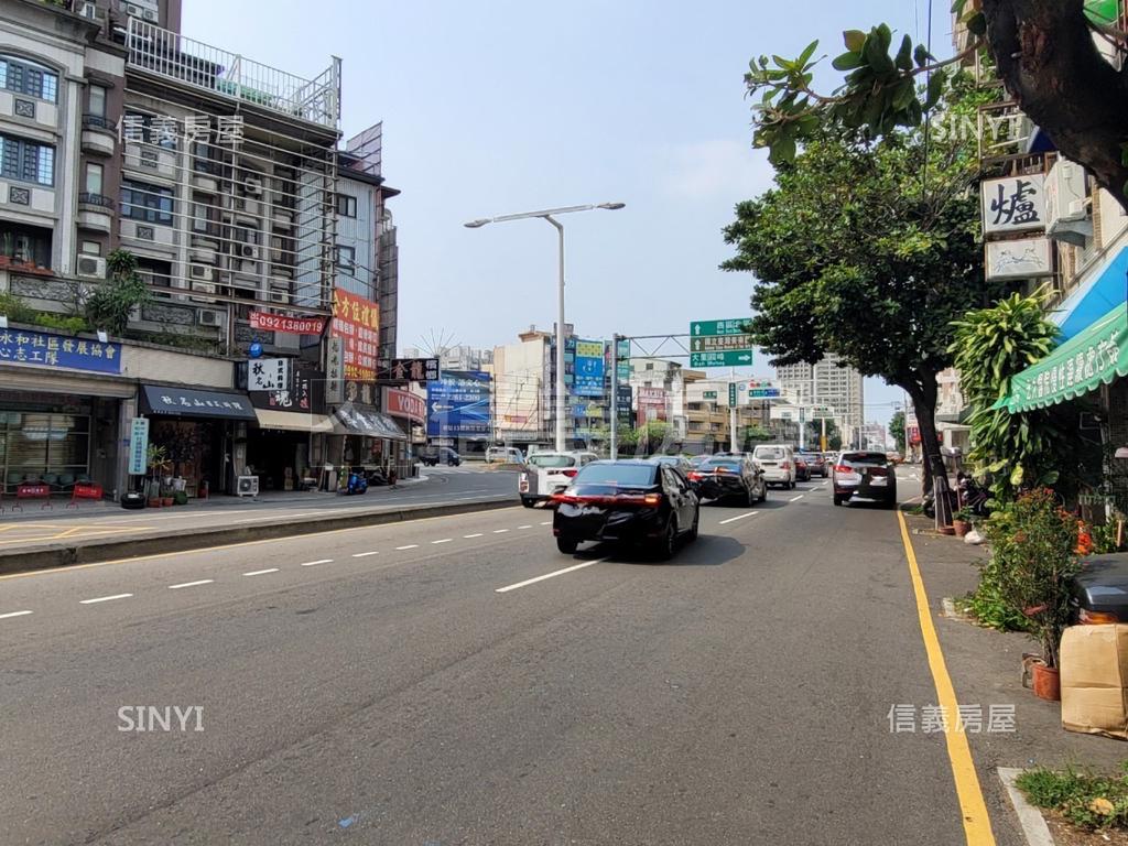 近康橋●正五權南路住店房屋室內格局與周邊環境