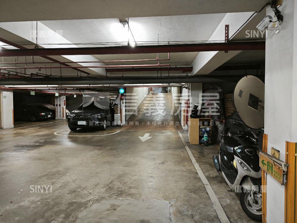 雙和邊間採光３房平面車位房屋室內格局與周邊環境