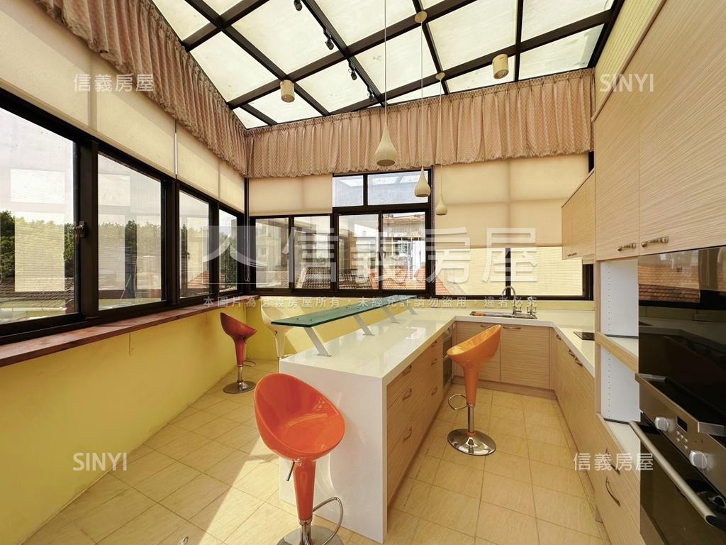 近中華西路臨路別墅房屋室內格局與周邊環境