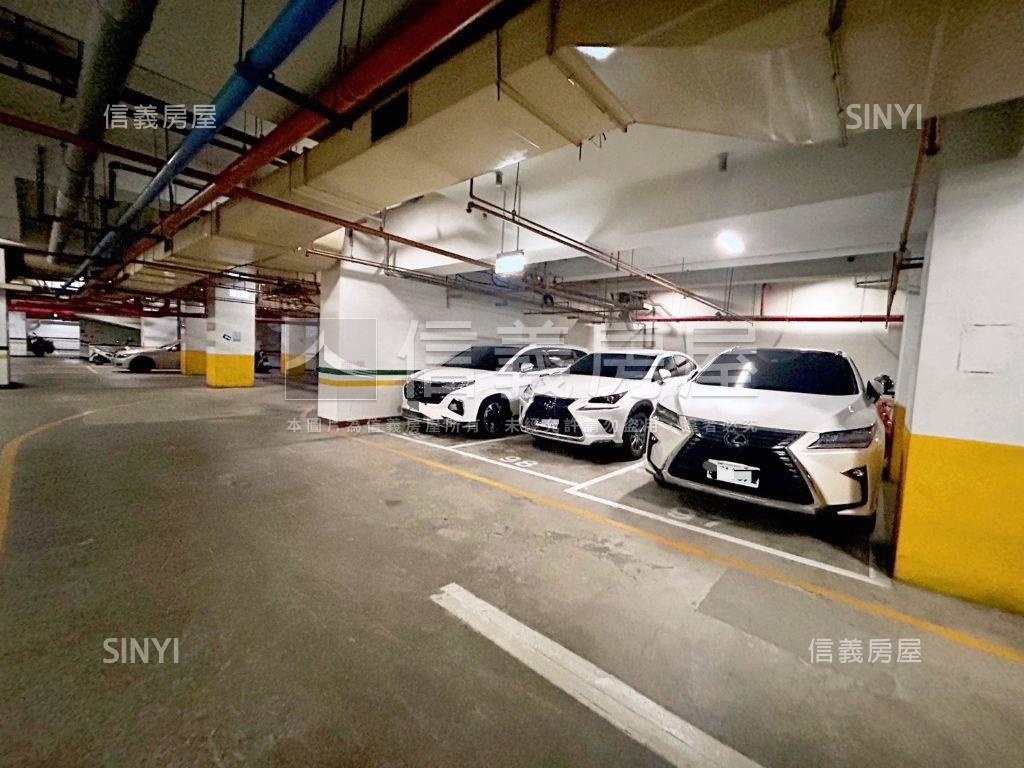 近三鐵大面寬金店面附平車房屋室內格局與周邊環境