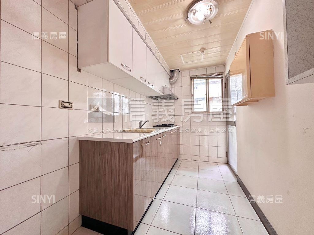 郡平路經典雙陽台＋平車房屋室內格局與周邊環境