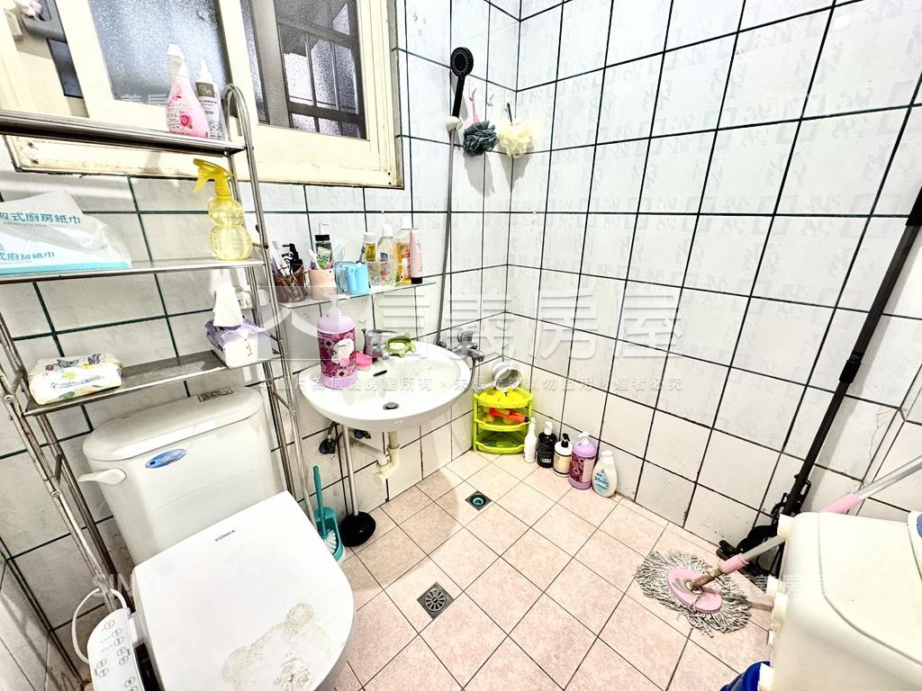 高城市場三角窗金店面房屋室內格局與周邊環境