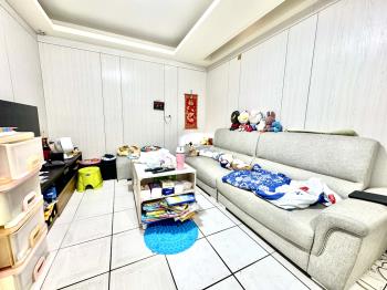 高城市場三角窗透天