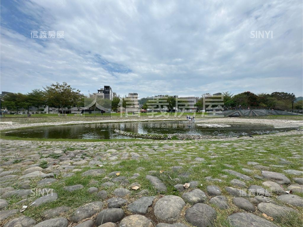 北屯面河岸朝南美電墅Ｂ房屋室內格局與周邊環境