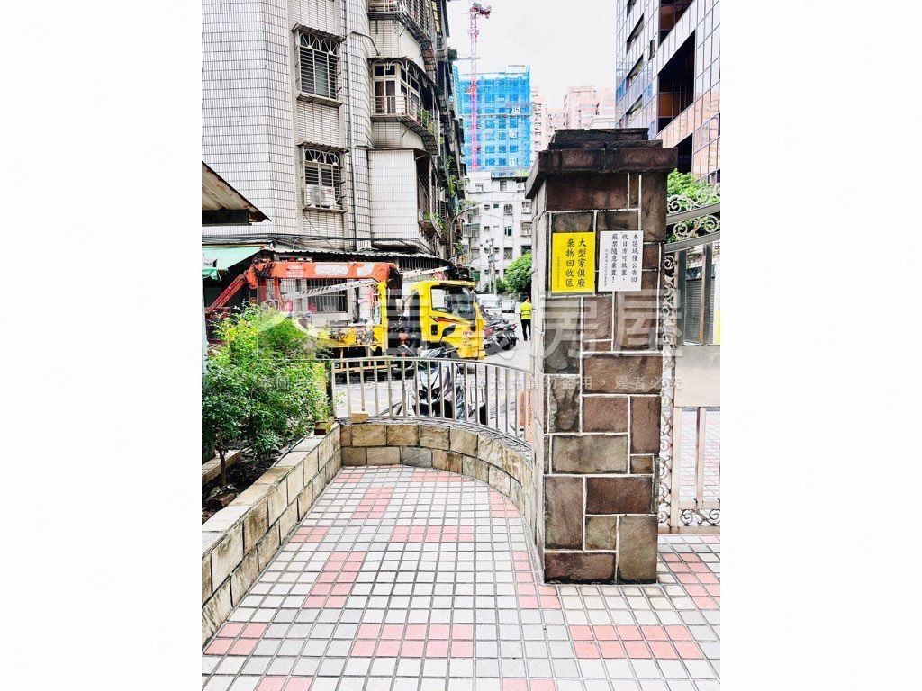 專任中和凱悅房屋室內格局與周邊環境