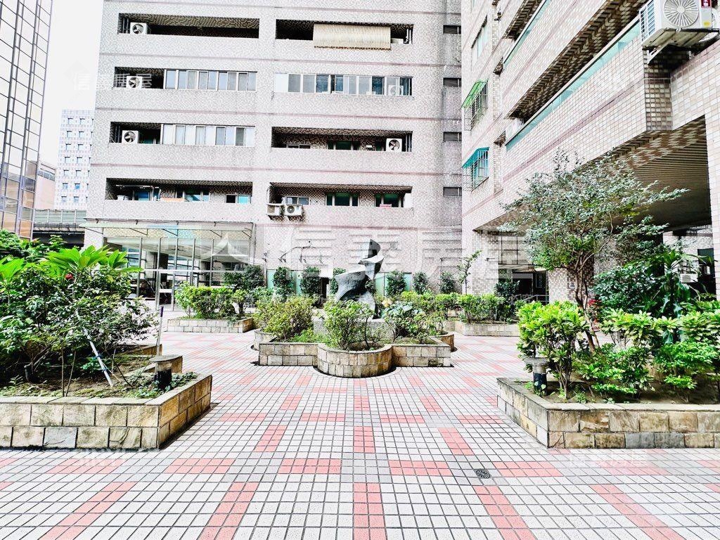 專任中和凱悅房屋室內格局與周邊環境