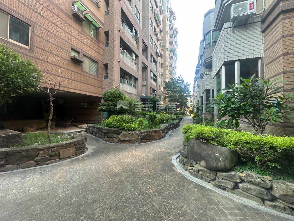 東區採光５房車位房屋室內格局與周邊環境