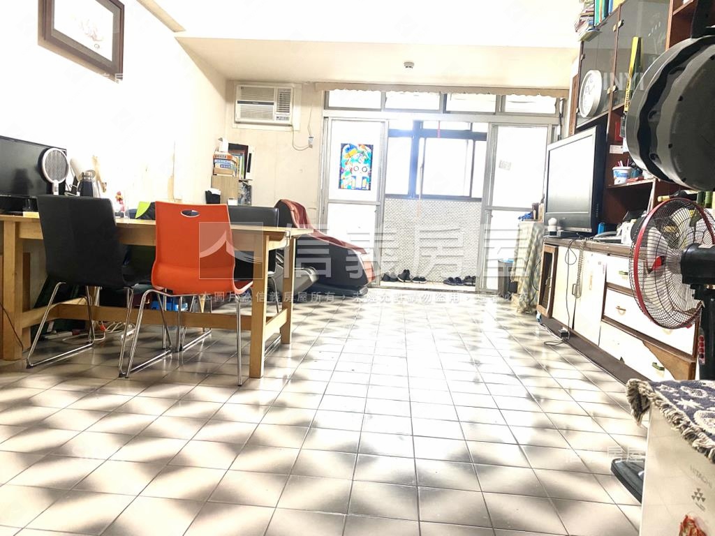 康寧國小旁二樓大３房房屋室內格局與周邊環境