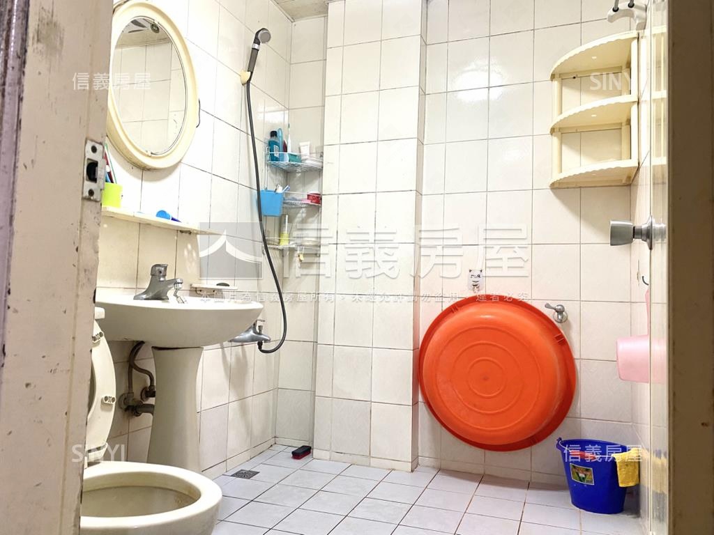 康寧國小旁二樓大３房房屋室內格局與周邊環境