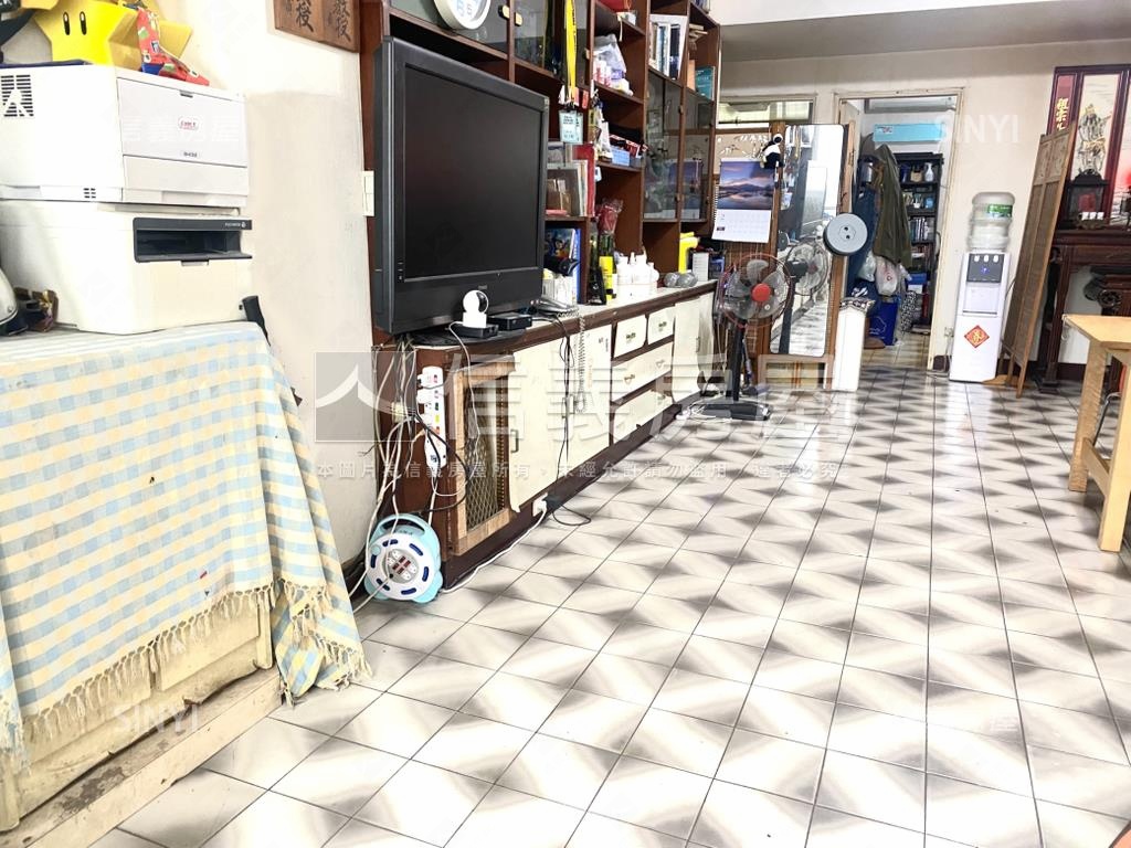 康寧國小旁二樓大３房房屋室內格局與周邊環境