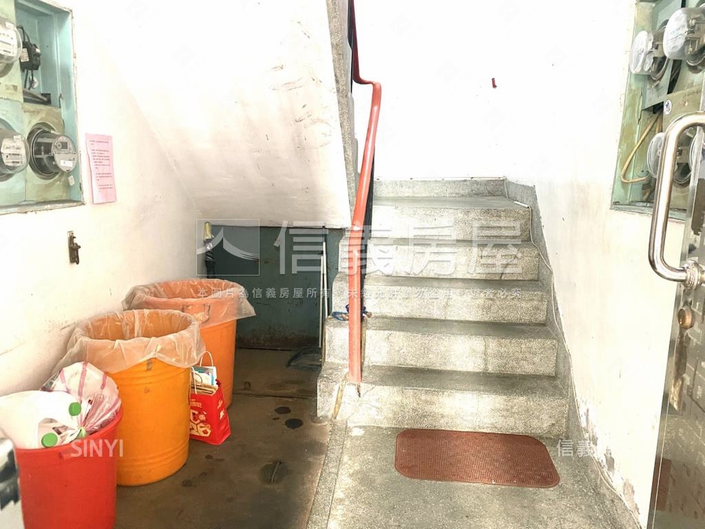 康寧國小旁二樓大３房房屋室內格局與周邊環境