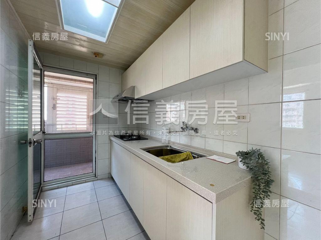 府都激光三房兩衛大陽台房屋室內格局與周邊環境