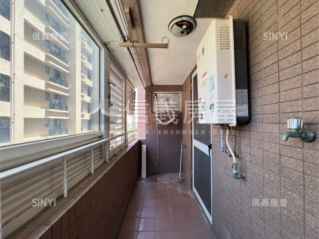 府都激光三房兩衛大陽台房屋室內格局與周邊環境