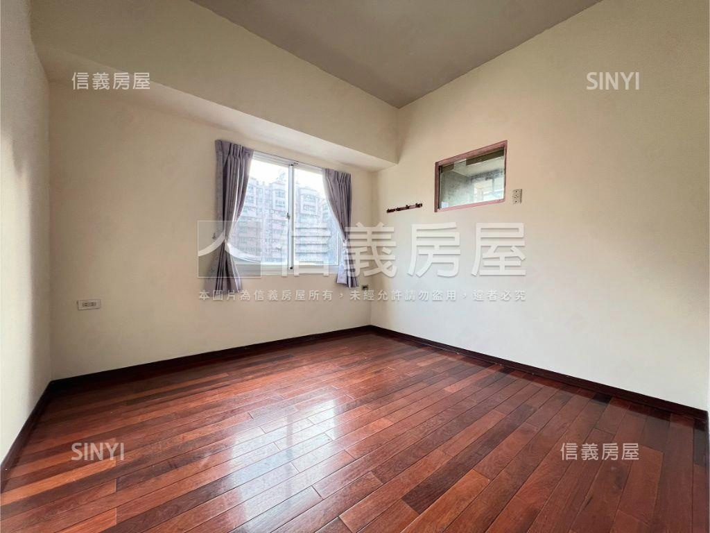 府都激光三房兩衛大陽台房屋室內格局與周邊環境