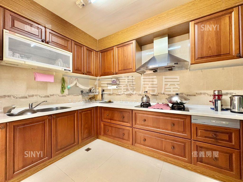 專任北大電梯透天獨享車庫房屋室內格局與周邊環境