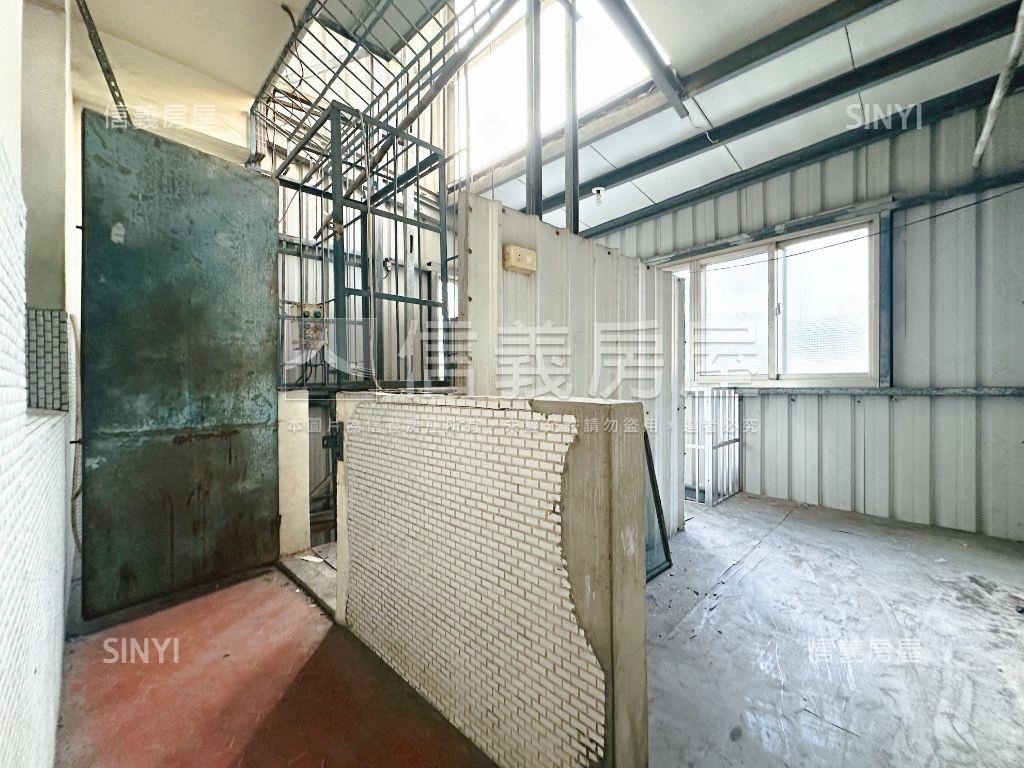 稀有三鳳中街透天金店面房屋室內格局與周邊環境