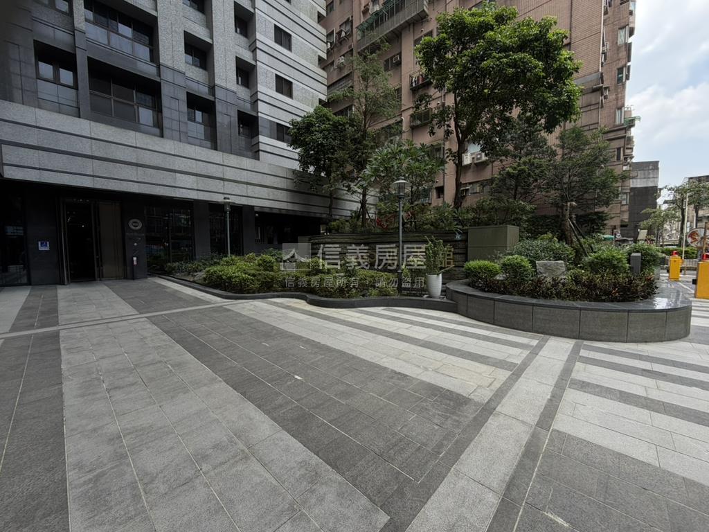 低調出售高樓雙美館房屋室內格局與周邊環境