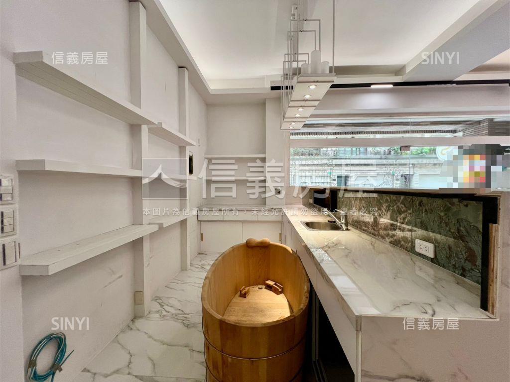 面寬約７米安平１－２樓店房屋室內格局與周邊環境