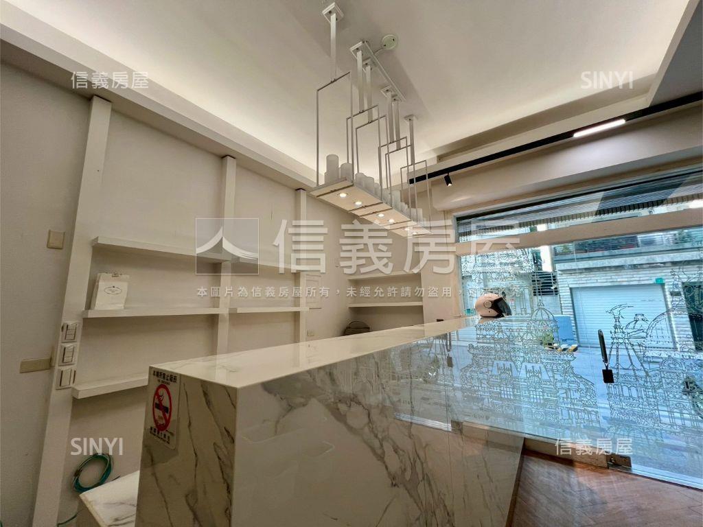 面寬約７米安平１－２樓店房屋室內格局與周邊環境