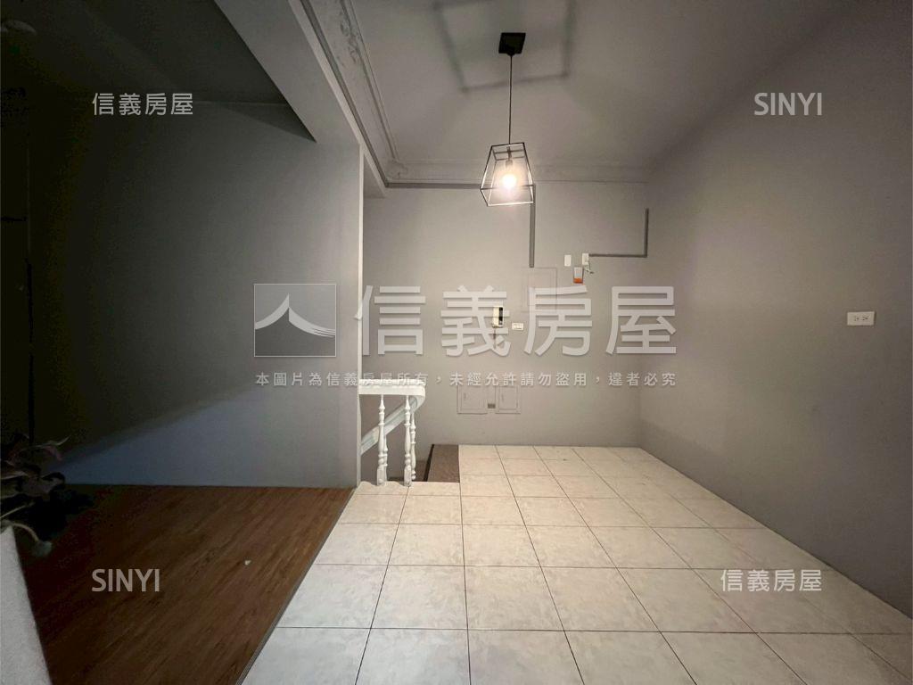 面寬約７米安平１－２樓店房屋室內格局與周邊環境