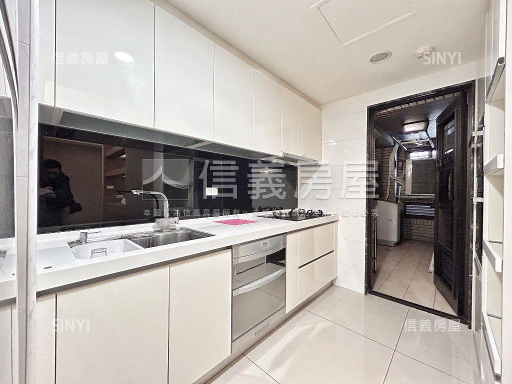 天青精美裝潢三房車位房屋室內格局與周邊環境