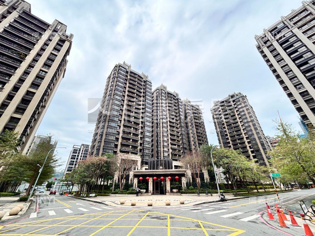 天青精美裝潢三房車位房屋室內格局與周邊環境