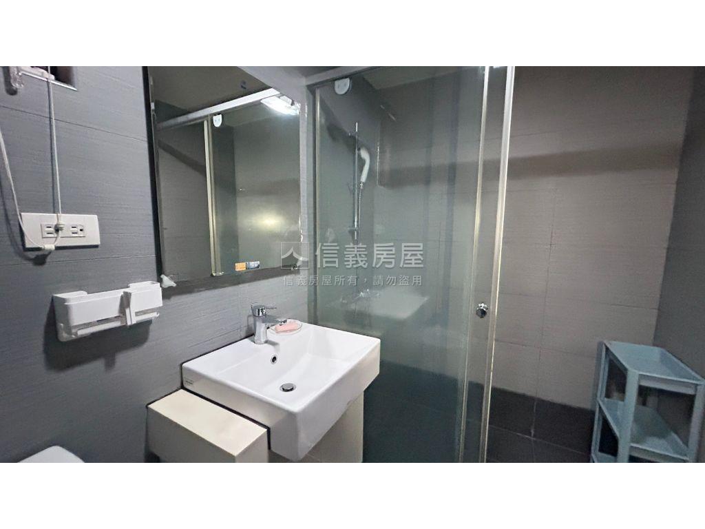 ★新月明亮三房帶租約出售房屋室內格局與周邊環境