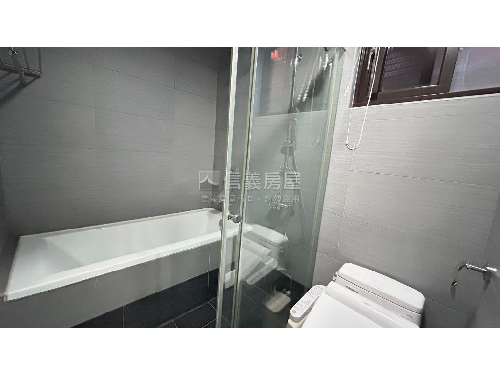 ★新月明亮三房帶租約出售房屋室內格局與周邊環境
